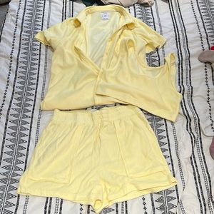 Yellow the label 3 piece set